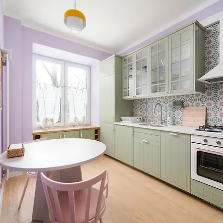 Metro Mlynow Colourful By Bookinghost