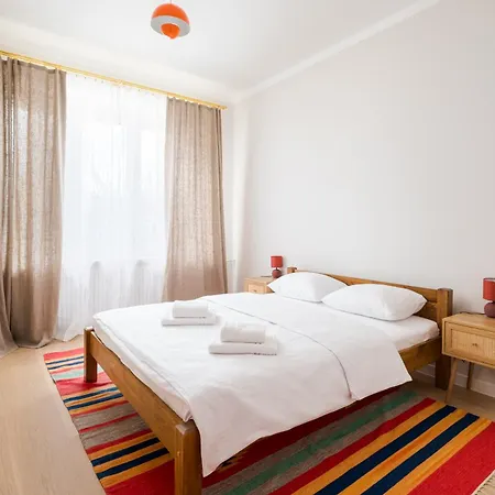 Metro Mlynow Colourful Apartment Warsaw