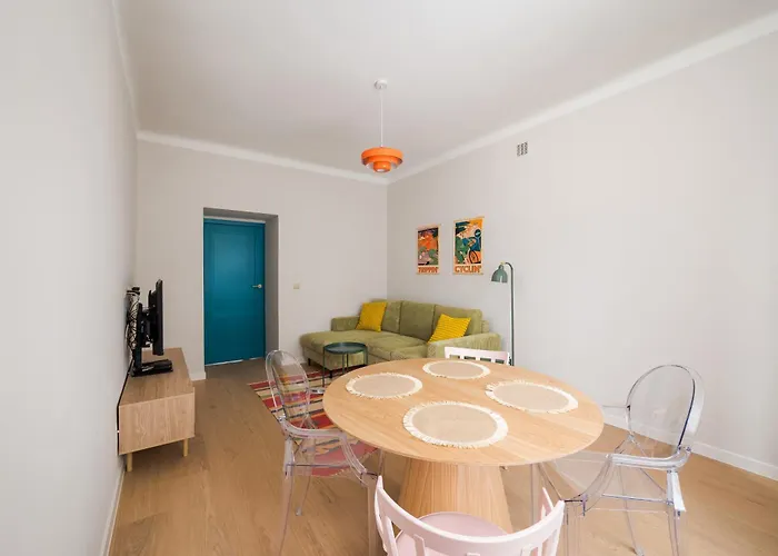 Metro Mlynow Colourful By Bookinghost Varšava