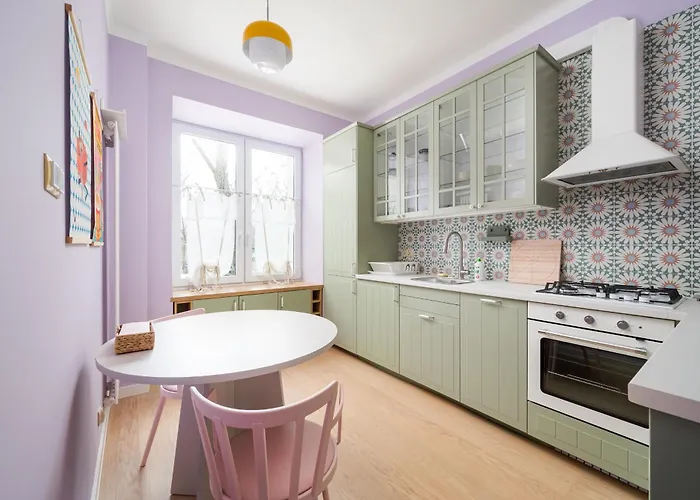 Metro Mlynow Colourful By Bookinghost