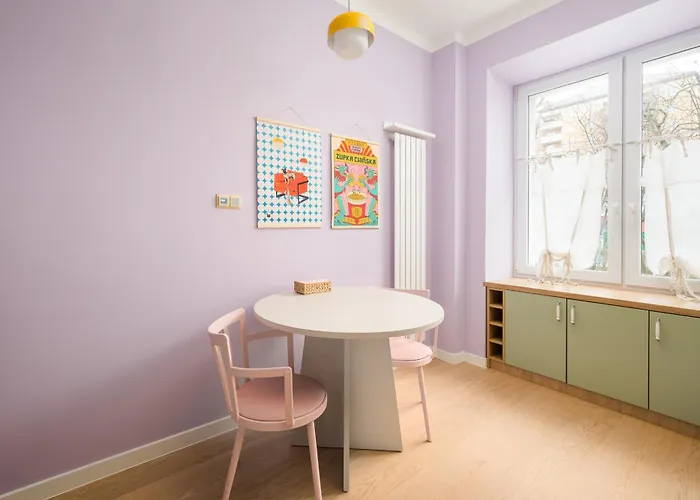 Metro Mlynow Colourful By Bookinghost Varšava