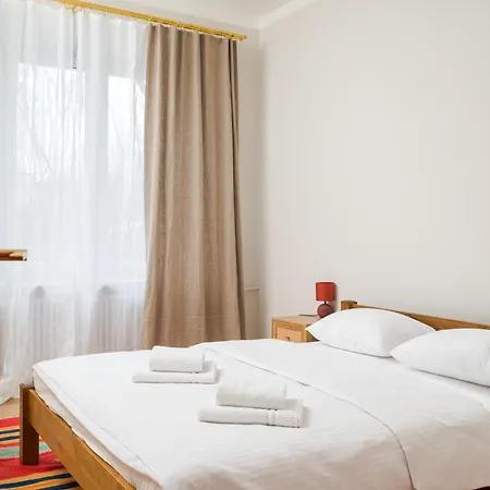 Metro Mlynow Colourful By Bookinghost * وارسو