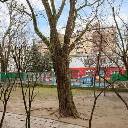 Metro Mlynow Colourful By Bookinghost وارسو