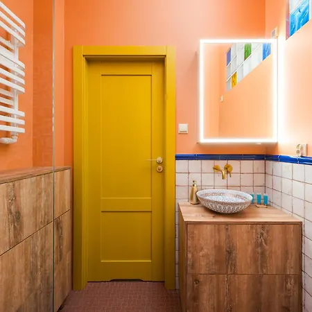 شقة Metro Mlynow Colourful By Bookinghost